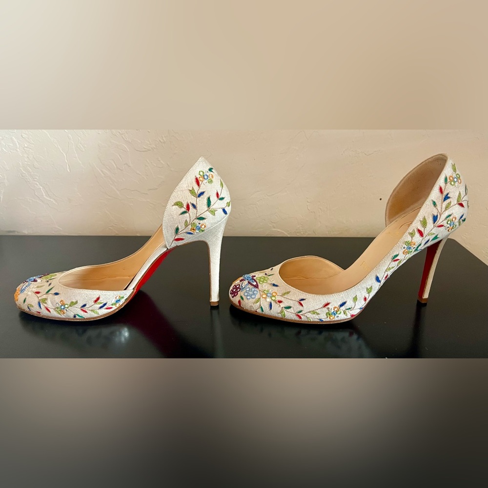 Christian Louboutin Merry Goround 100 mm Floral Embroidered Heels size 40